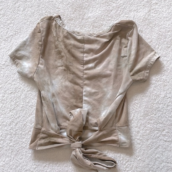 Beige and white two piece set🧑🎨 - Picture 2 of 4